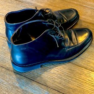 Hugo Boss men leather boots. Made in Italy.